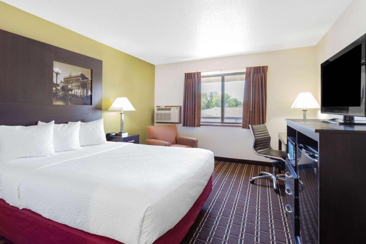 Super 8 By Wyndham La Crosse Hotel Buitenkant foto